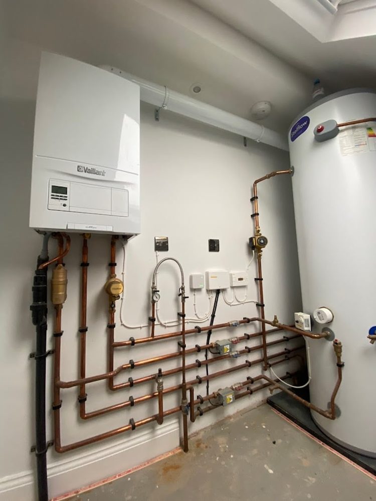 Vaillant ecoFIT pure with a Stelflow cylinder and zone valves
